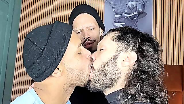 RJ MALE VIDEOS - Fantastic Kissing Orgy Between Hot Friends