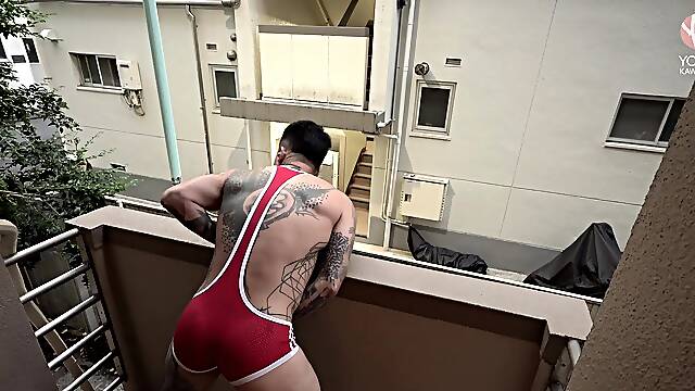 Hung Gay Enjoys His Solo Session