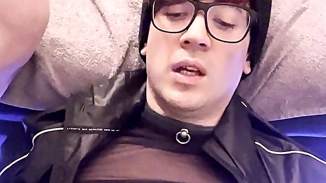 Young twink Gabriel Bassoon sucks grandpa and swallows a big load!