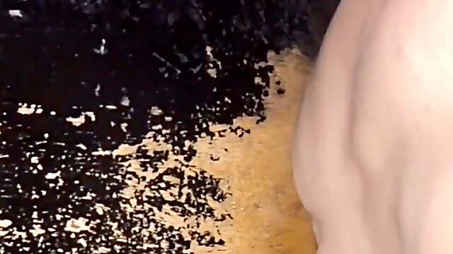 Nas cabines do cinema a pirocada torou no cu do putinho