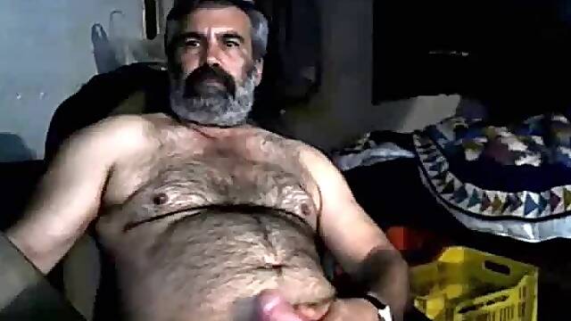 Big-Cock Greek Daddy Plays Solo