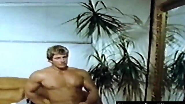 Ripped man cums while being watched in retro clip