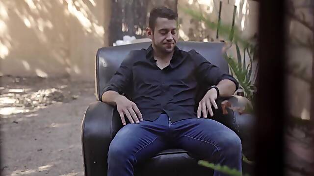 TS Kenzie Taylor secretly fucks Daisy while she sucks husband