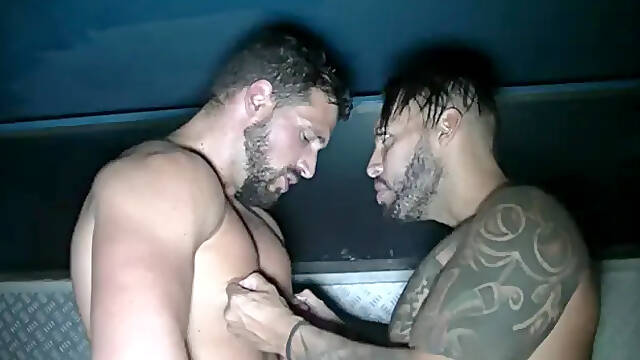 Jalifstudio: Viktor Takes Charge with His Giant Tool