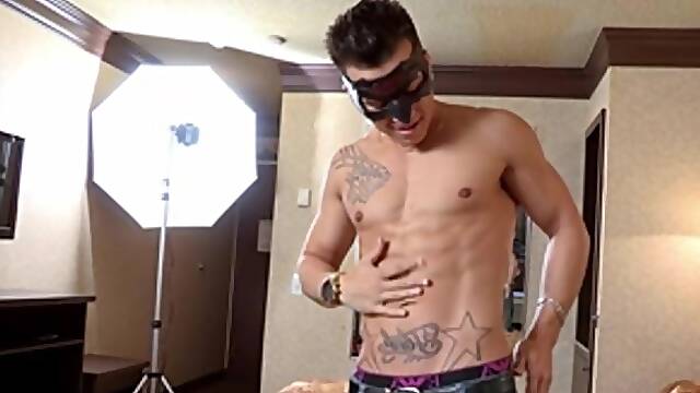 Maskurbate: Muscled Frank rushes hard fucking
