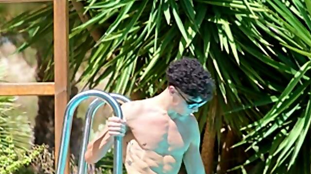 David Gets Creampie While Sucking Balls By Pool