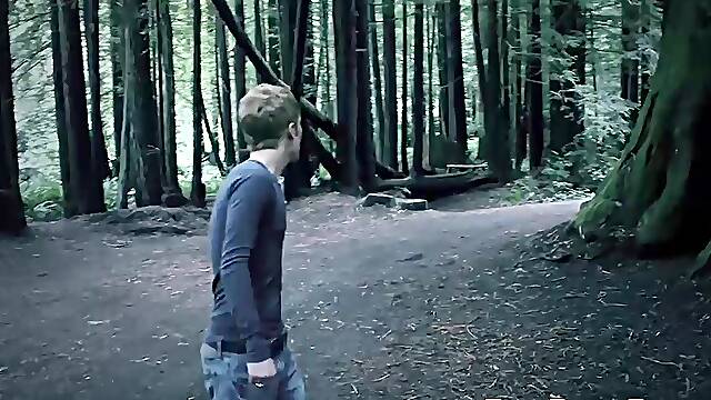 Vampire hunting in the woods for a new delicious xxx-porn