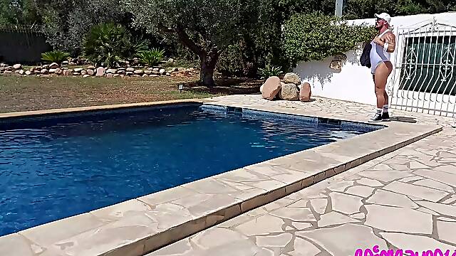 Pool Cleaner in Spandex