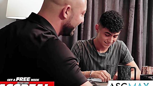 From Sandwiches to Seduction - Cute Twink Ian & Hawt Step Gunkle Lucca’s Nasty Memory Lane!