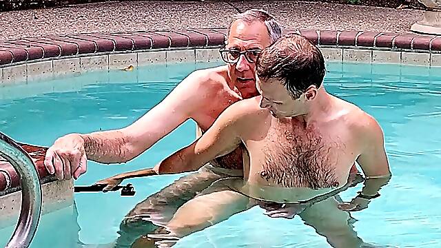 Bb hump underwater parent JT does dude in pool!