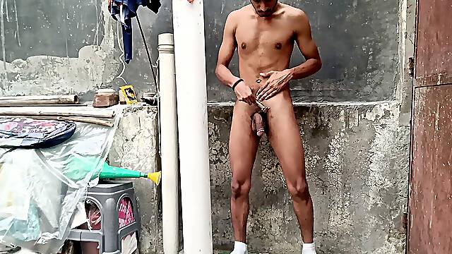 Shaving fat sausage hairs and masterbating ejaculating alone on terrace