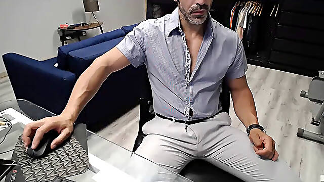 Red-hot hung Portuguese guy on Webcam