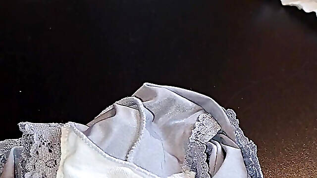 I jerkoff on her dirty used panties