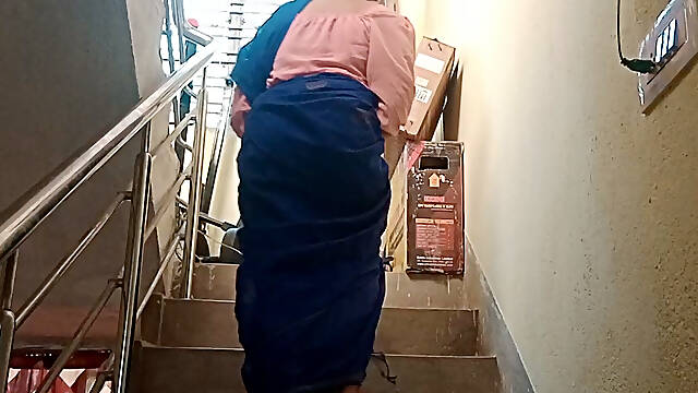 Indian bhabi ko neighbor devar ne ek chod ke gaya
