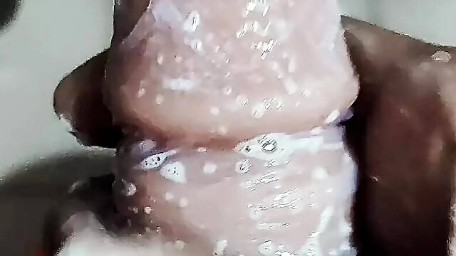 Bangladeshi boy doing hand job will watching mom fully nude in bath