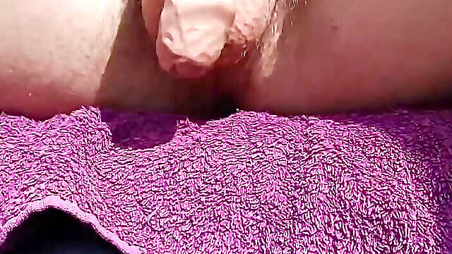 Pulsating hole in the sun