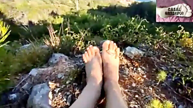 Gresopio Shows His Feet with Views of Sesimbra