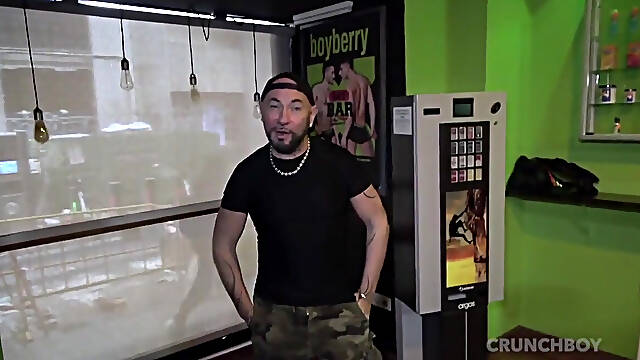 Jess Royan fucked bareback by Andy Gomez and versatile