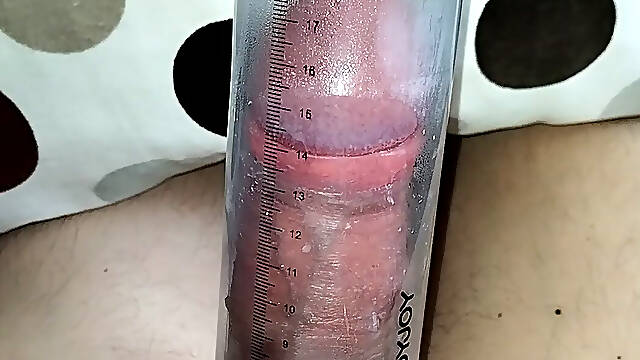 I pump my dick and jerking