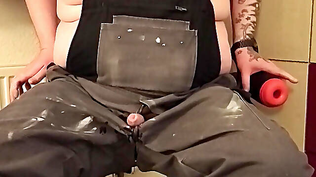 Had fun with my Toy and Cum in Overal