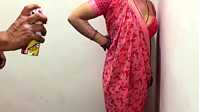 Aunty ko main mara color spray, aunty ho gayi full happy that day,