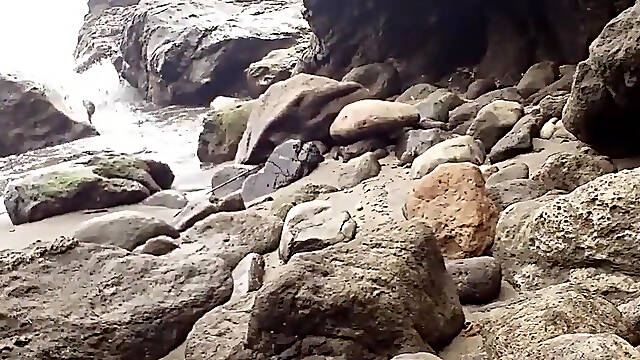 I Went to a Paradisiacal Beach and I Got Very Horny