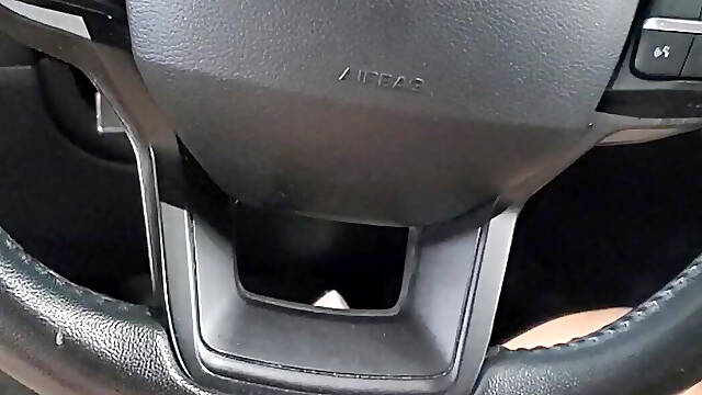 Naked mechanic in customer car cum in flip-flops found in car