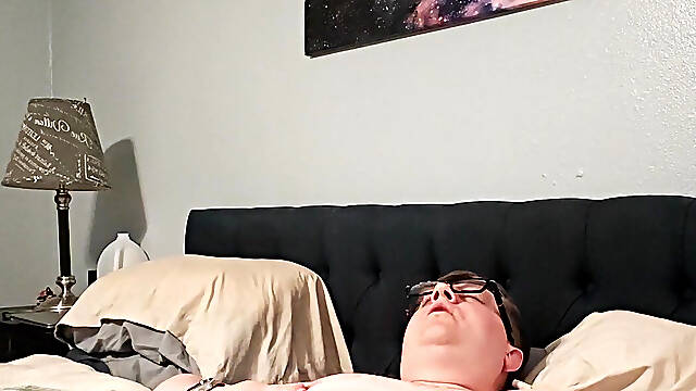 Chub uses vibrating wand cums with huge butt plug