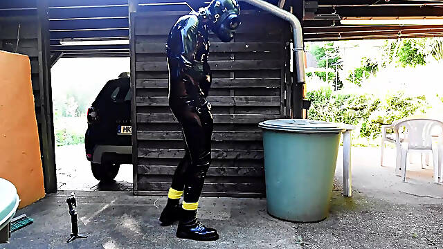 Rubberdrone pissing outdoor