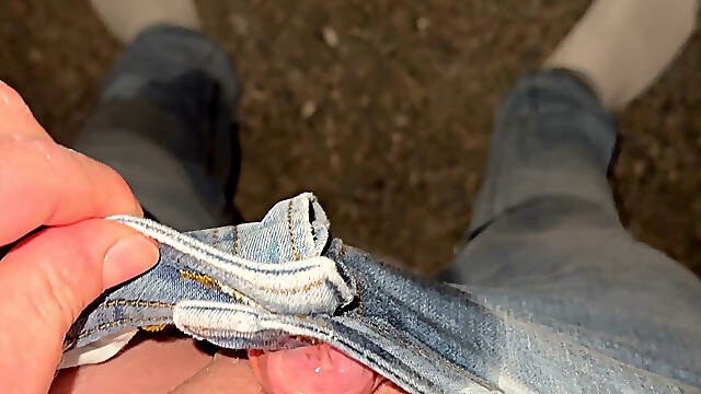 Piss in Jeans