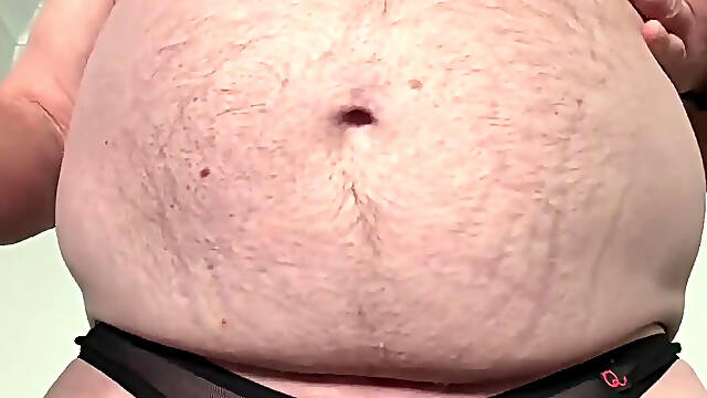 A Really Nice Cumshot While Standing and Jerking