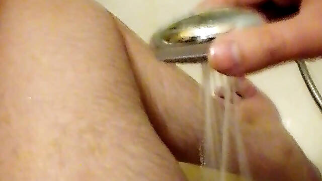 Jerking off in the shower, a lot of sperm