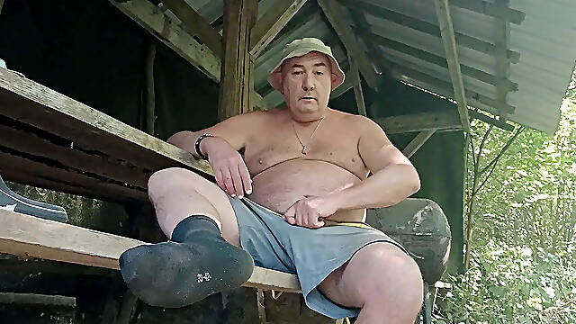 The big pig drinks his piss, shows off his curves, panards and stinking socks before jerking off by the river